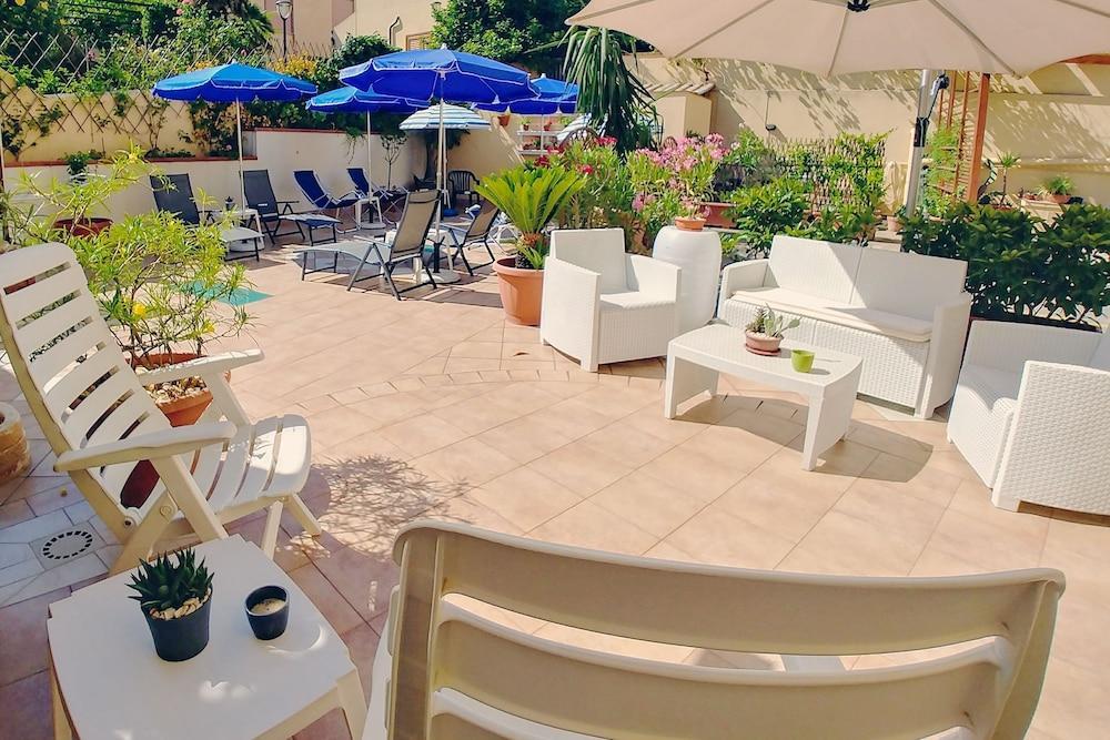 Bed & Breakfast Tiziana Кастеламаре дел Голфо Екстериор снимка
